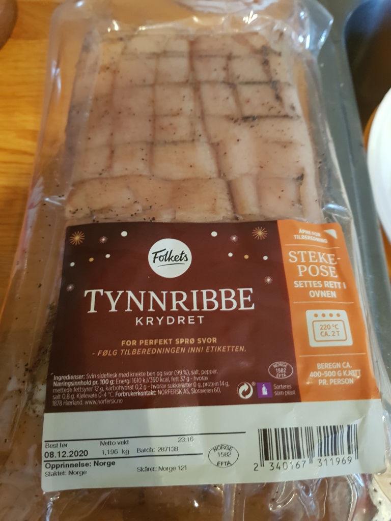 Tynnribbe - norvég disznó-oldalas, sütésre készen, csomagolva. 